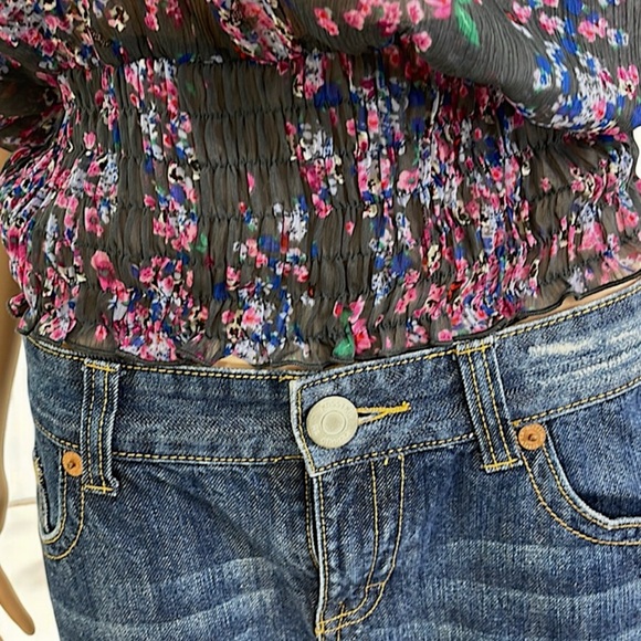 Fire Los Angeles Floral Crepe Sheer Cold-Shoulder Peasant Top - Picture 7 of 16